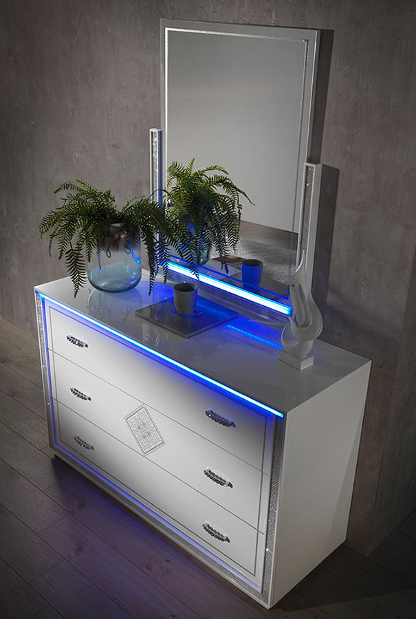 Dormitor New Gemma, alb, pat 160x200 cm, dulap cu 6 usi, 2 noptiere, comoda