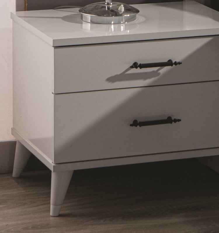 Dormitor Irene, alb, pat 160 x 200 cm, dulap cu 4 usi, 2 noptiere, comoda, saltea inclusa