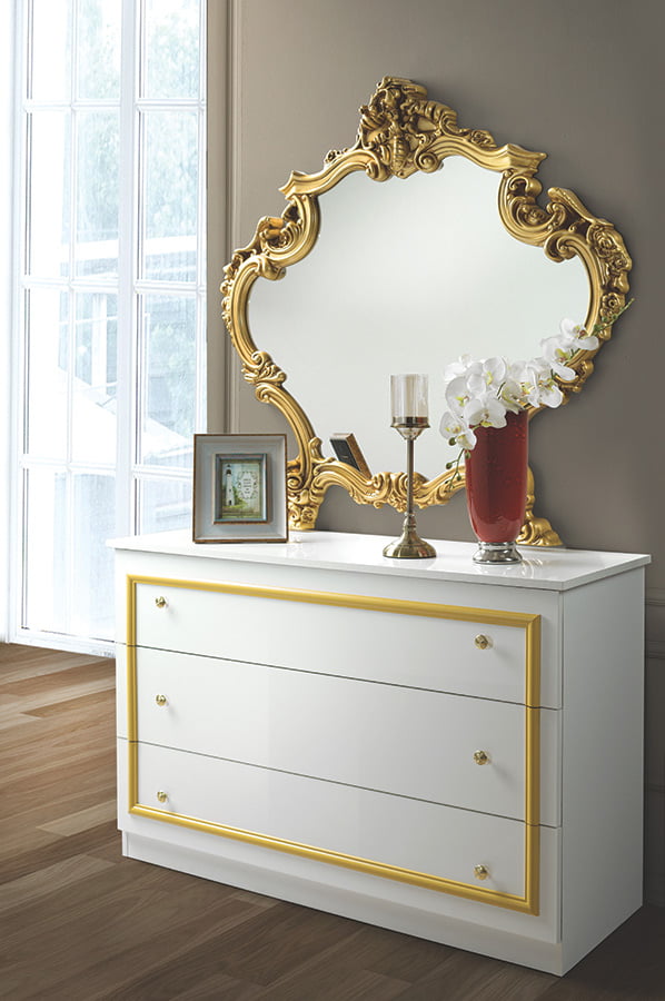 Dormitor Barocco Bianco, alb/auriu, pat 160x200 cm, dulap cu 6 usi, comoda, 2 noptiere, somiera metalica si saltea incluese