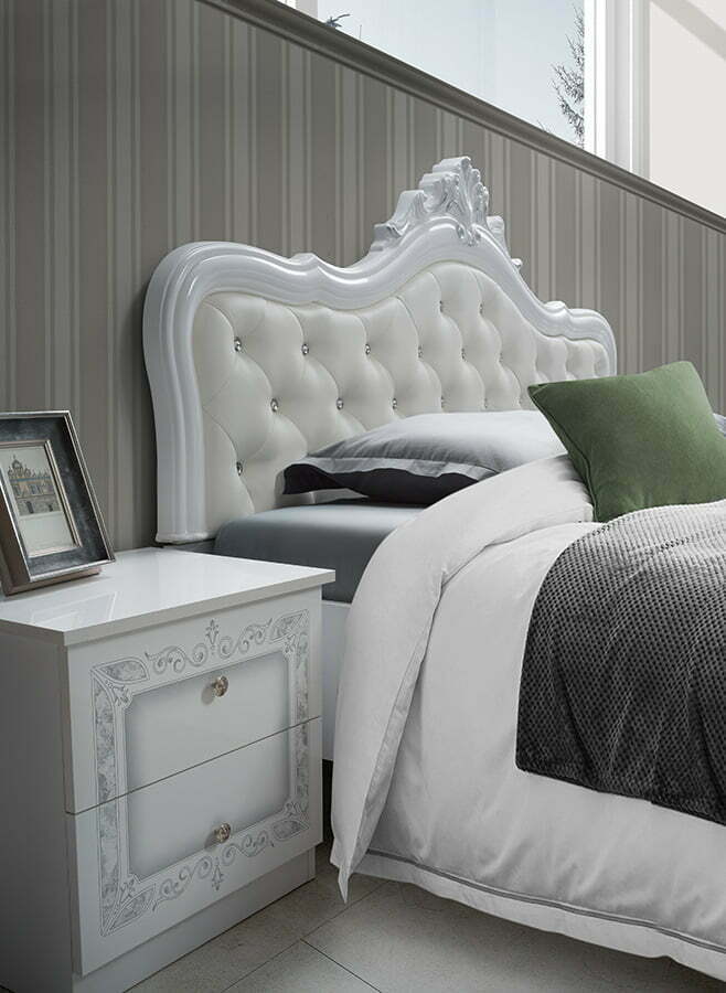 Dormitor Luisa, alb, pat 160x200 cm, dulap cu 6 usi, comoda, 2 noptiere, somiera metalica si saltea incluse-2