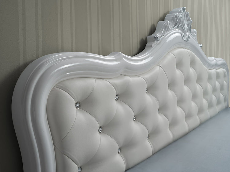 Dormitor Luisa, alb, pat 160x200 cm, dulap cu 6 usi, comoda, 2 noptiere, somiera metalica si saltea incluse