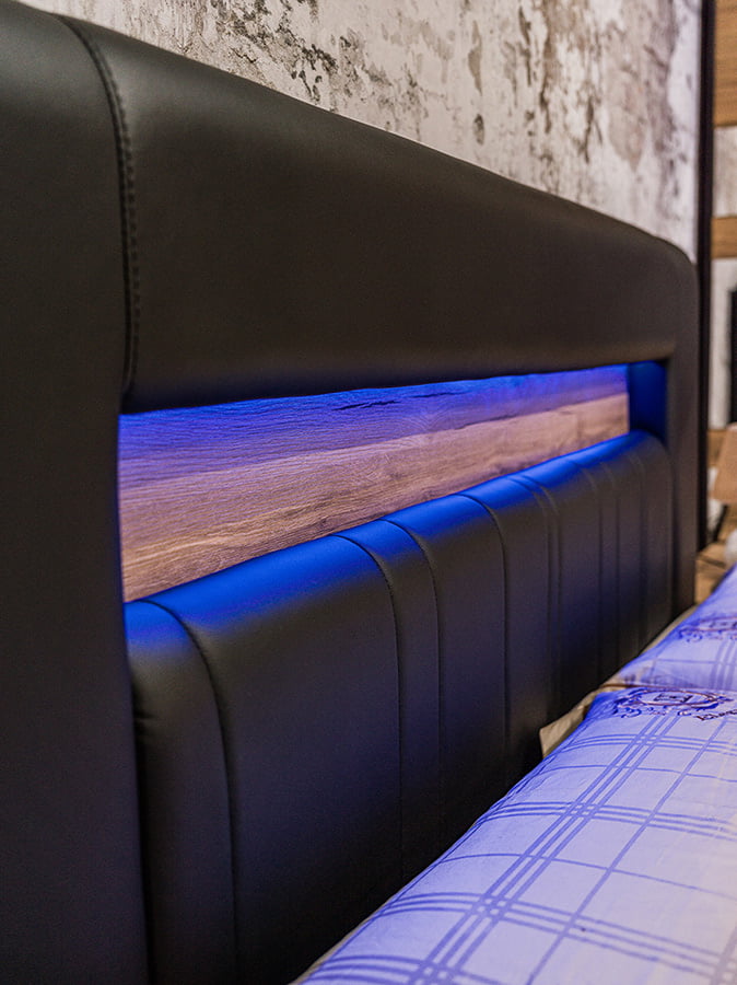 Dormitor Mozart, sonoma/negru, pat 160x200 cm, dulap cu 2 usi culisante, comoda, 2 noptiere