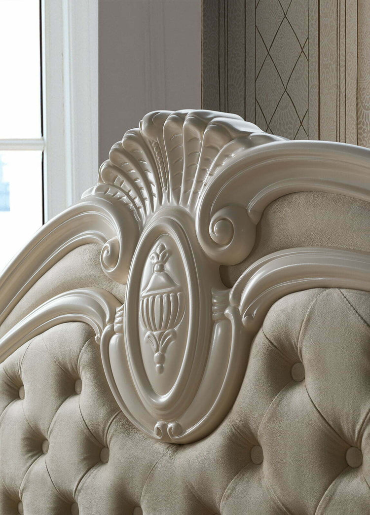 Dormitor Neli, crem, pat 160x200 cm, dulap cu 6 usi, comoda, 2 noptiere, somiera metalica si saltea incluse