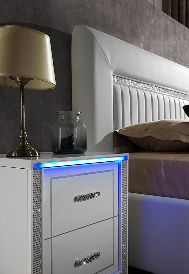 Dormitor New Gemma, alb, pat 160x200 cm, dulap cu 6 usi, 2 noptiere, comoda