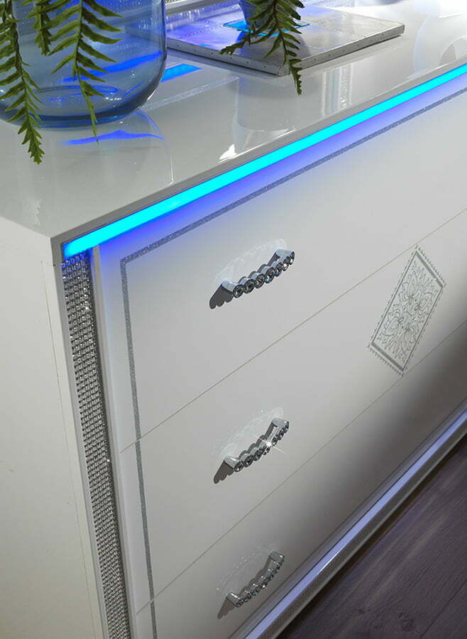 Dormitor New Gemma, alb, pat 160x200 cm, dulap cu 6 usi, 2 noptiere, comoda